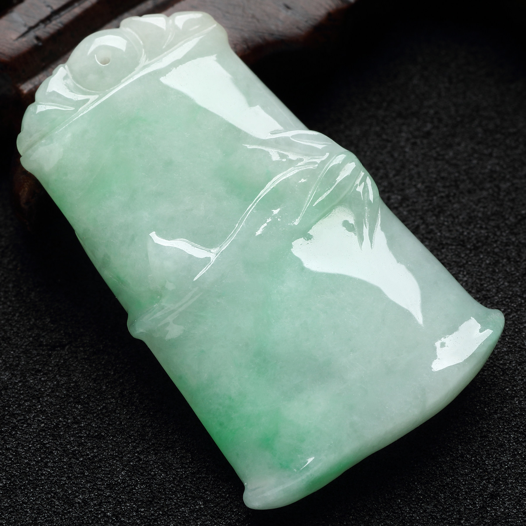 缅甸玉石吊坠老坑白底青玉天然项坠飘阳绿翡颈饰