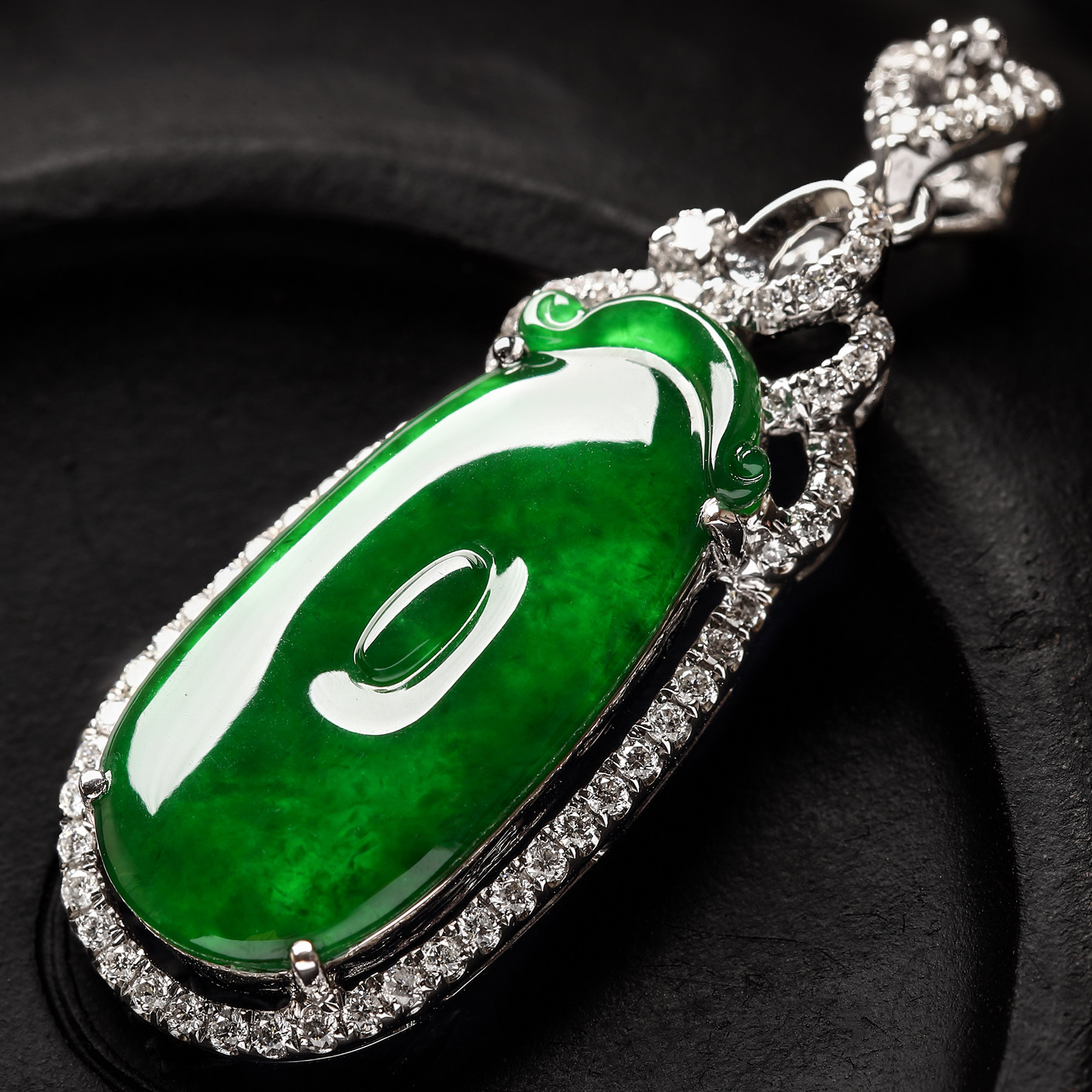 缅甸玉老坑冰种项坠天然货挂坠满荧光帝王绿满颈饰