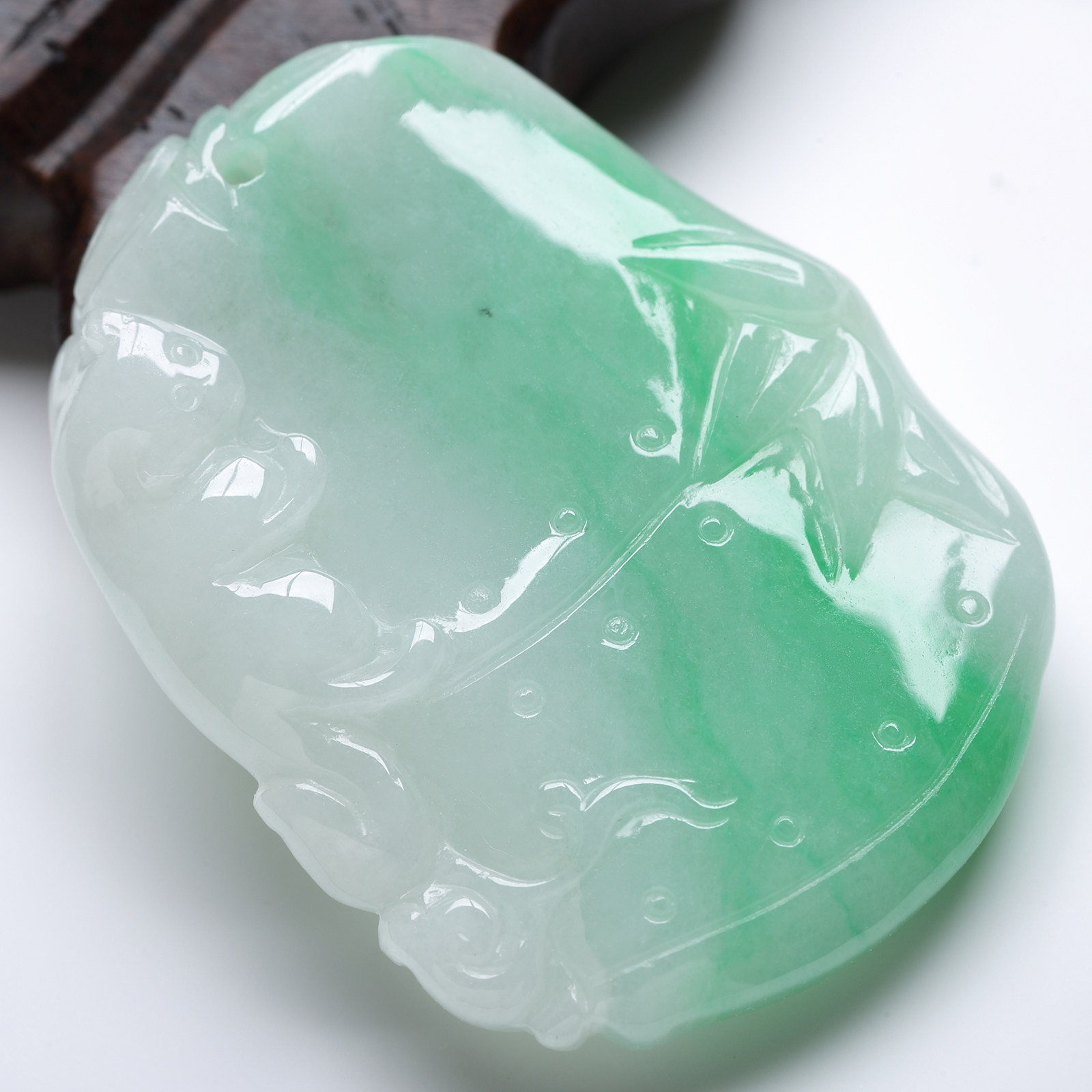 缅甸玉石吊坠老坑白底项坠天然货玉正阳绿翡颈饰