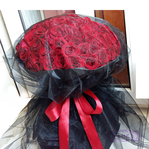 杭州同城鲜花速递黑纱花束99朵红玫瑰求婚表白白送鲜花速递同城