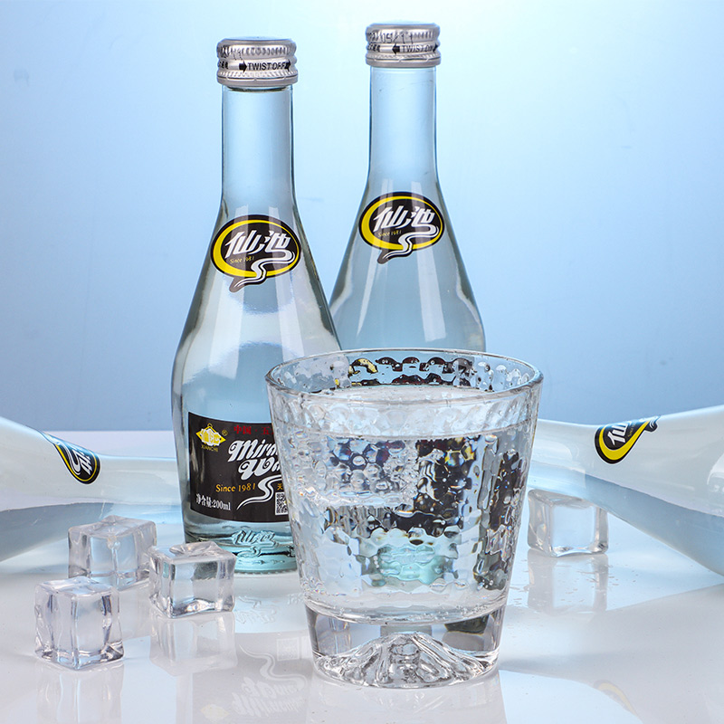 五大连池仙池天然含气矿泉水200ml玻璃瓶气泡饮用水整箱气泡水