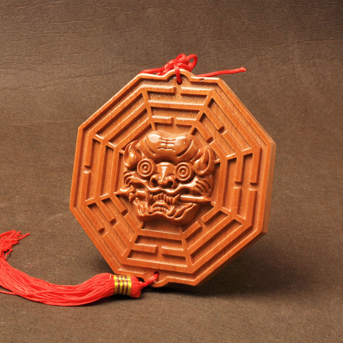 桃木挂件卓弘兽头八卦瑞狮咬剑挂饰雕刻家居饰品木雕