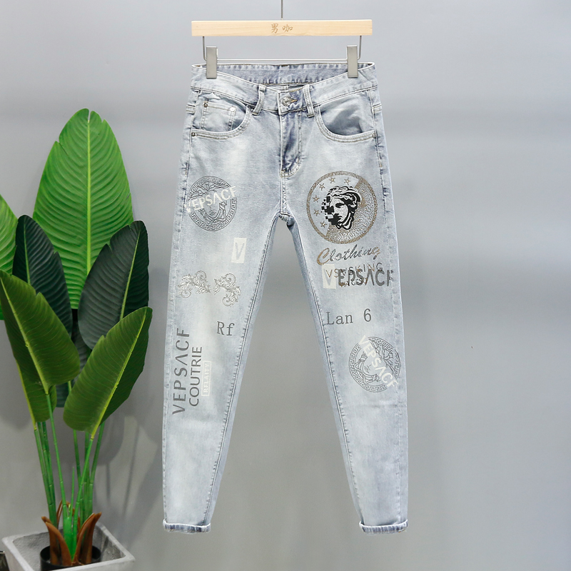 欧货高端男士小脚牛仔裤潮牌夏季薄款涂鸦印花烫钻网红浅蓝色长裤