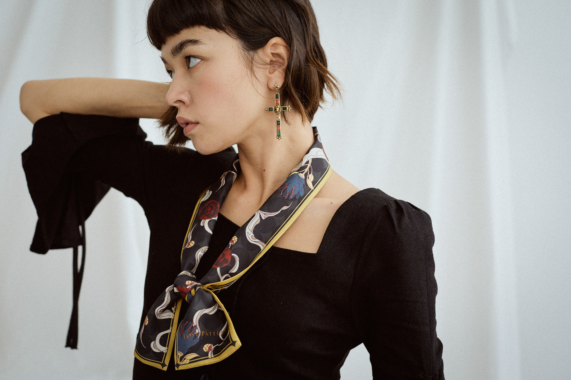 双成记lost pattern阿捷赫系列捕梦真丝斜纹窄领巾鸢尾黑复古丝巾