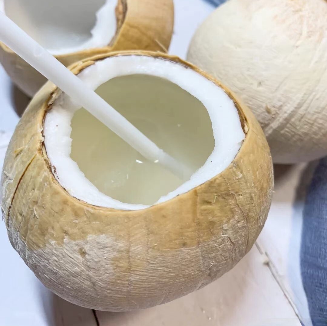 泰国新鲜国小椰皇32个装约32斤毛椰子椰子纯天然椰青