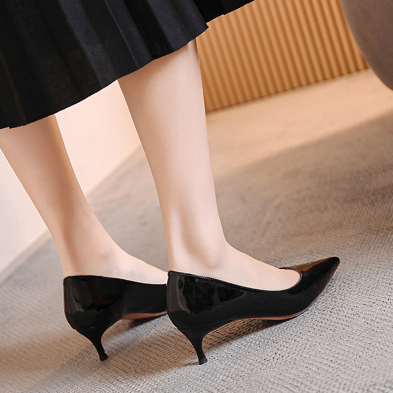 卡卡妮亚气质百搭白色漆皮尖头单鞋女职业中跟 5cm细跟女士高跟鞋