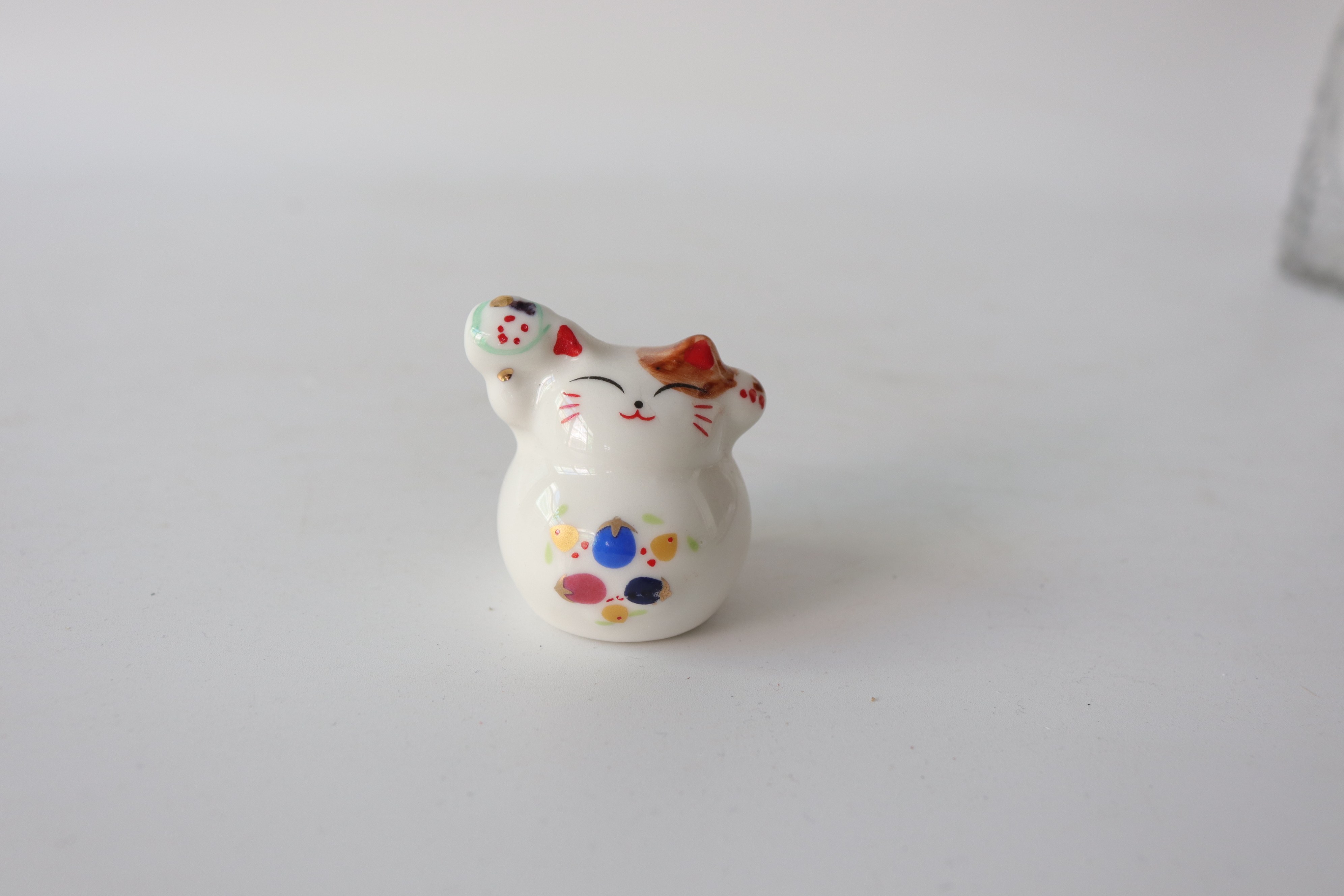 出口日本萌萌达纯手绘迷你招财猫陶瓷摆件开业送礼创意玩偶