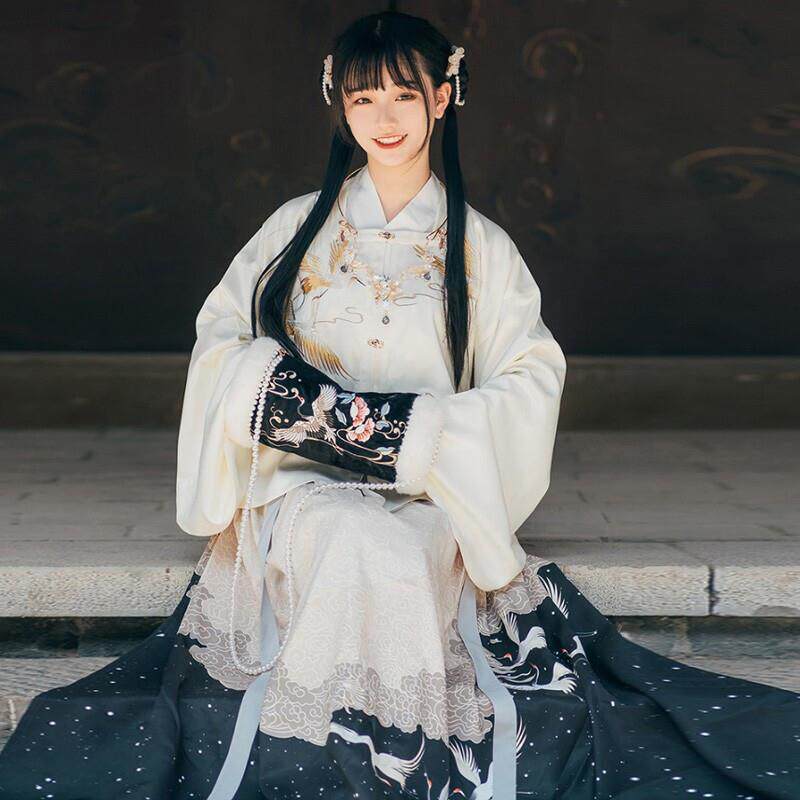 新品河清鹤舞明制方领袄裙古装汉服女套装学生日常云鹤刺绣秋冬款