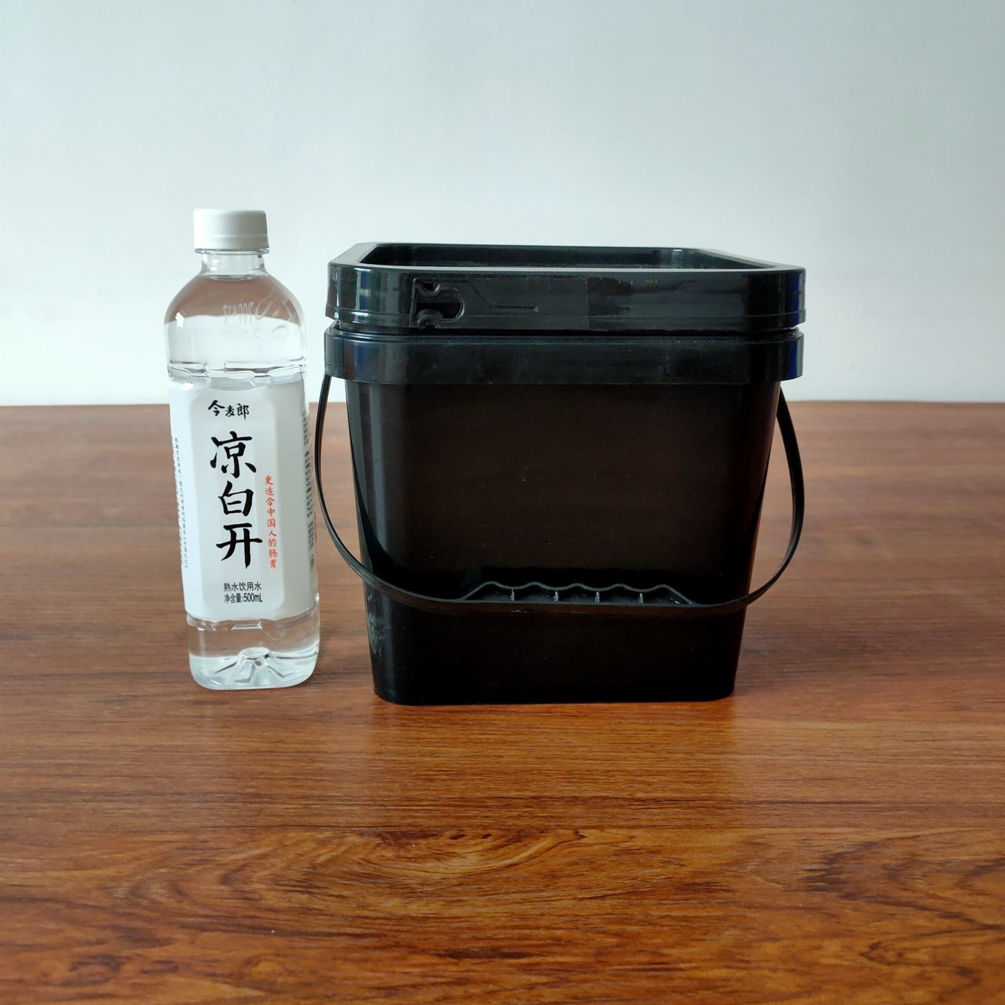 食品桶诱惑黑色黑桶诱蜂桶塑料桶土蜂野蜂蜂蜡方形带盖蜜蜂诱蜂桶