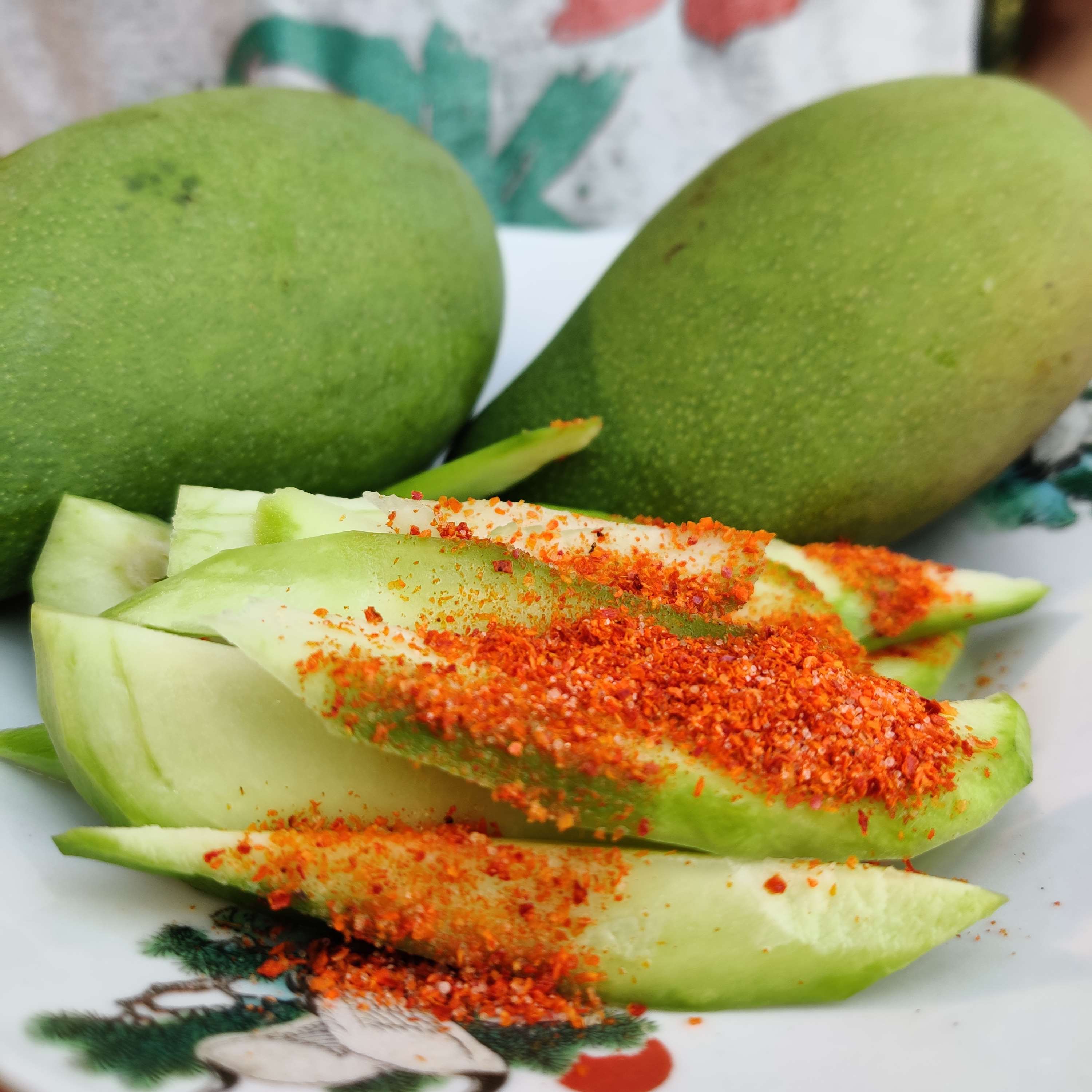 广东高州黄肉生吃酸脆青芒果象牙孕妇半生熟酸芒果
