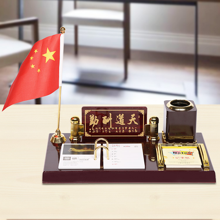 新款领导礼品办公桌台历笔筒摆台台桌面摆件总裁摆件