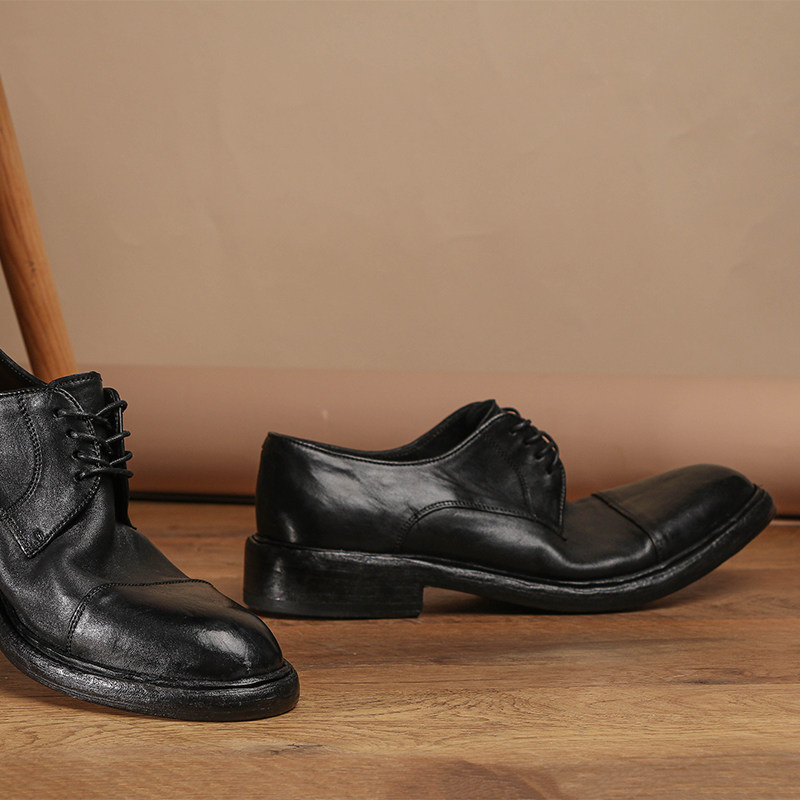 周莹植鞣马皮翘头水洗做旧固特异三接头德比正装正装皮鞋