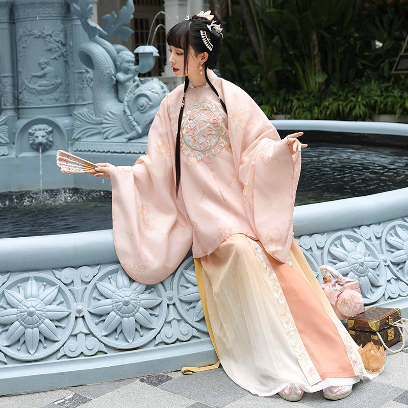 十三余小豆豆蔻龙瑶刺绣印花圆领短袄百迭绣花民族服装