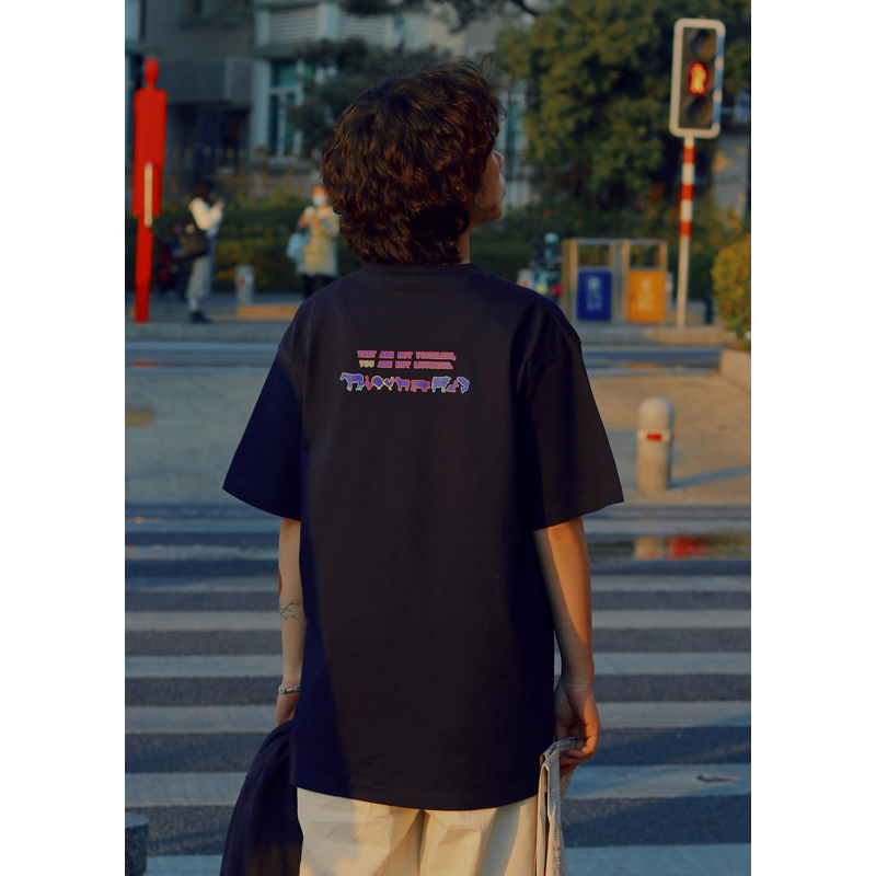 Erdonyes耳东一士 动物主题印花经典午夜蓝宽松圆领短袖t恤男女春