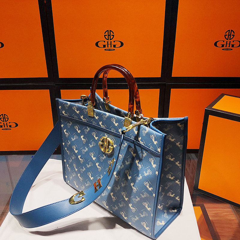 香港ghg国潮马车雾霾蓝大包包女大牌奢侈品大容量宠物背包