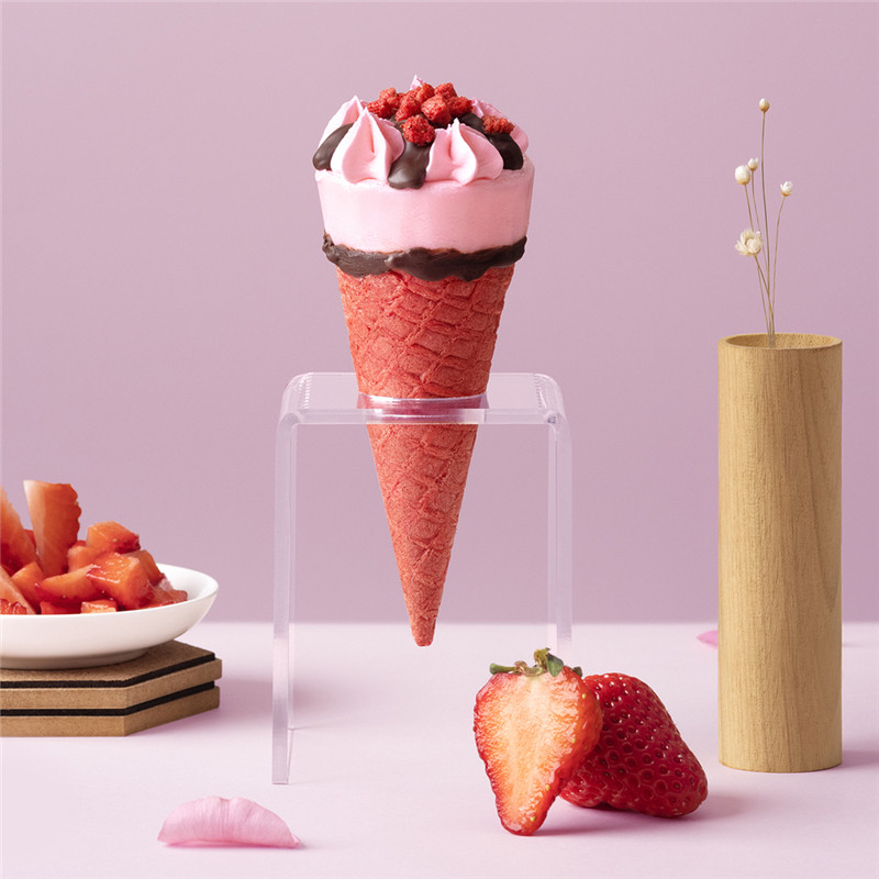 雀巢呈真花心甜心草莓冰淇淋脆皮冰激凌甜筒雪糕冰淇淋