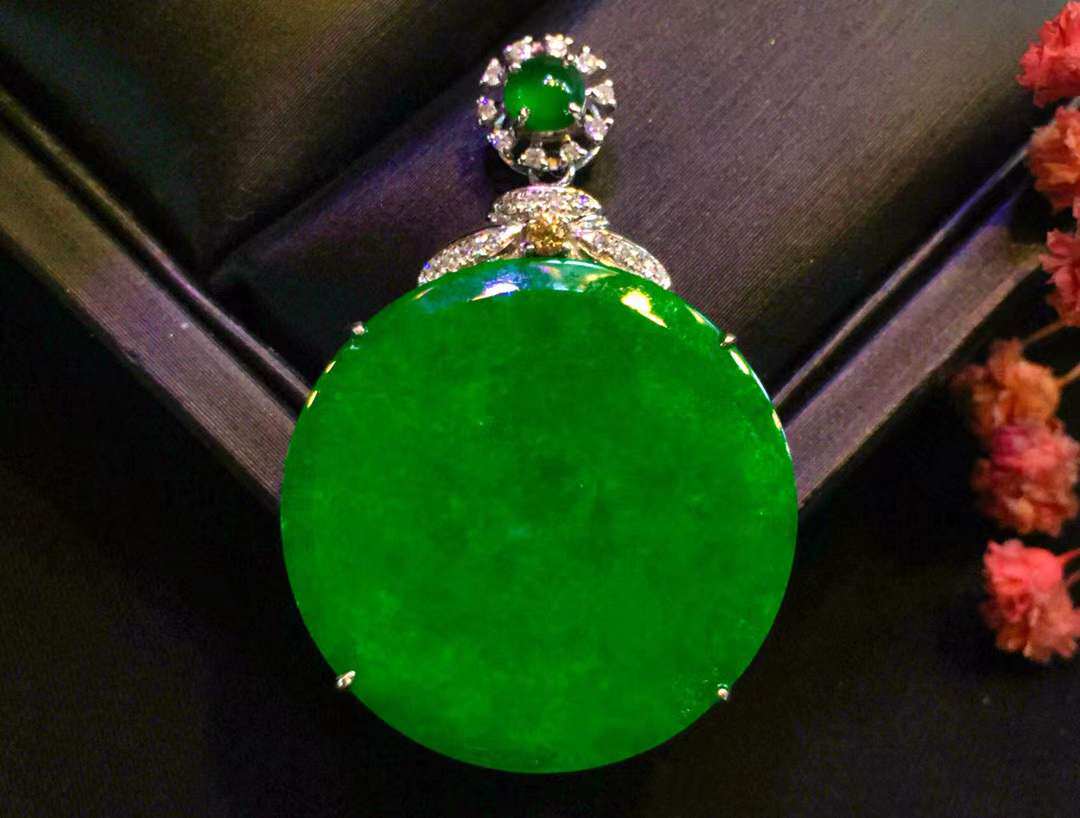 金镶嵌18k吊坠翡翠圆牌喜人绿翠临门满绿翠美好颈饰