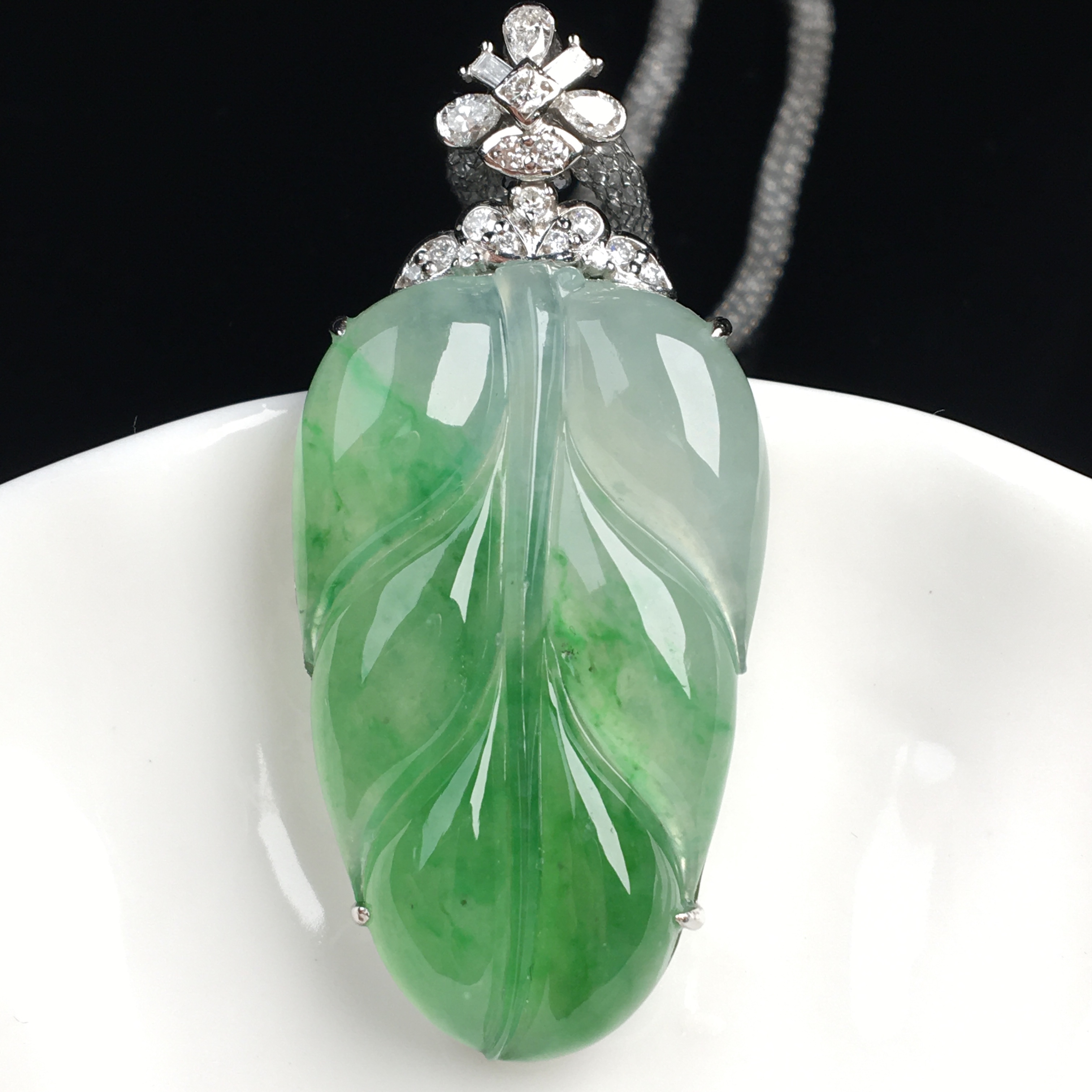 树叶镶嵌金镶嵌18k吊坠翠玉临门翡翠飘绿甜美颈饰