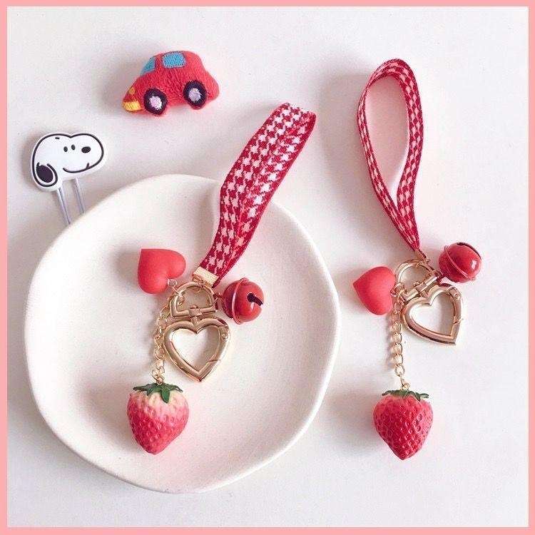 少女心可爱小草莓钥匙扣网红书包挂件挂饰创意钥匙扣