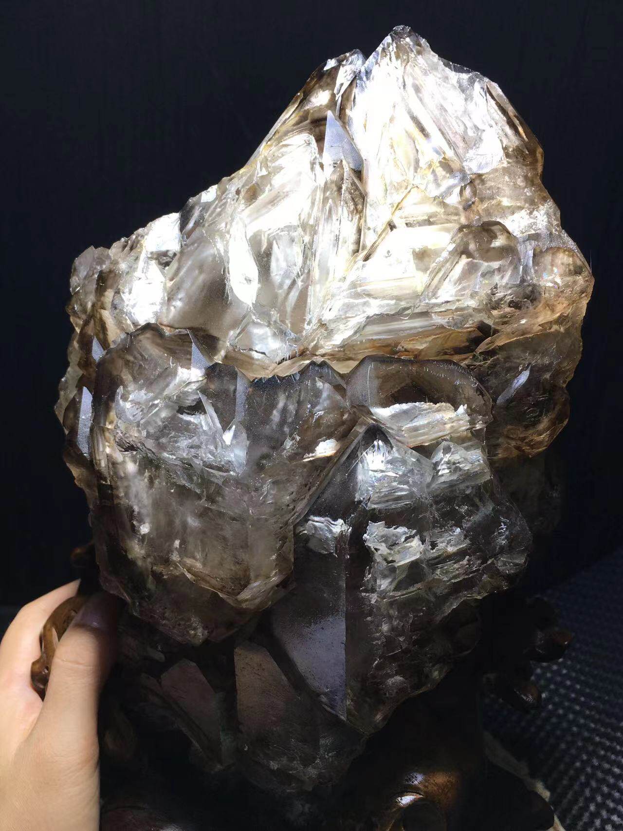 天然巴西水晶骸骨城堡雕件周身鳄鱼超亮保存奇石