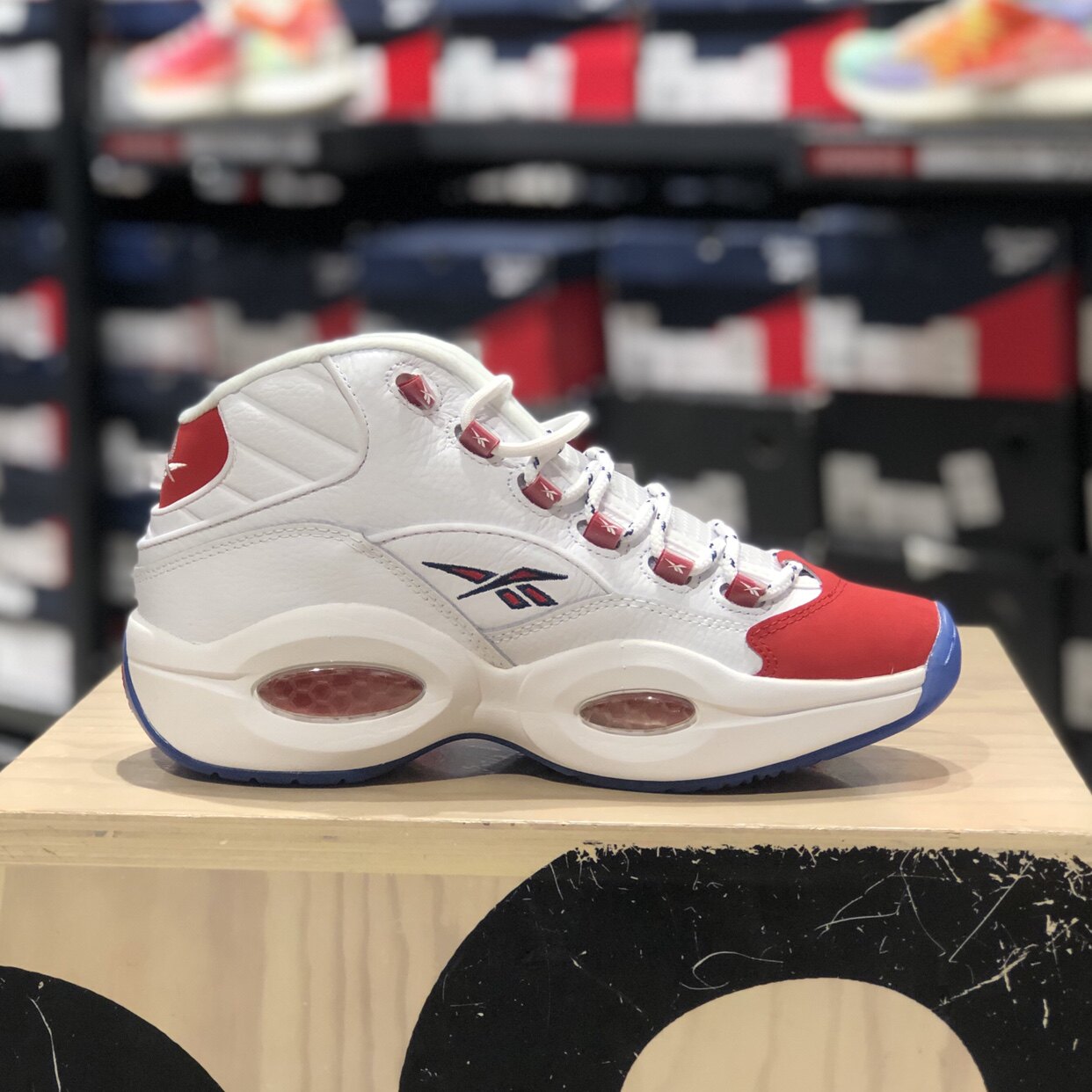 锐步reebokquestionmidogq1男女白红麂皮艾弗森篮球鞋