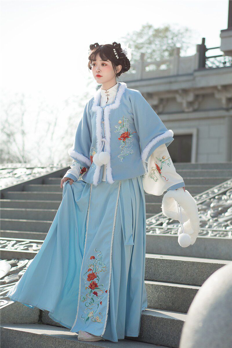 栾凰原创创明制汉女方半袖披袄刺绣毛呢短袄汉服