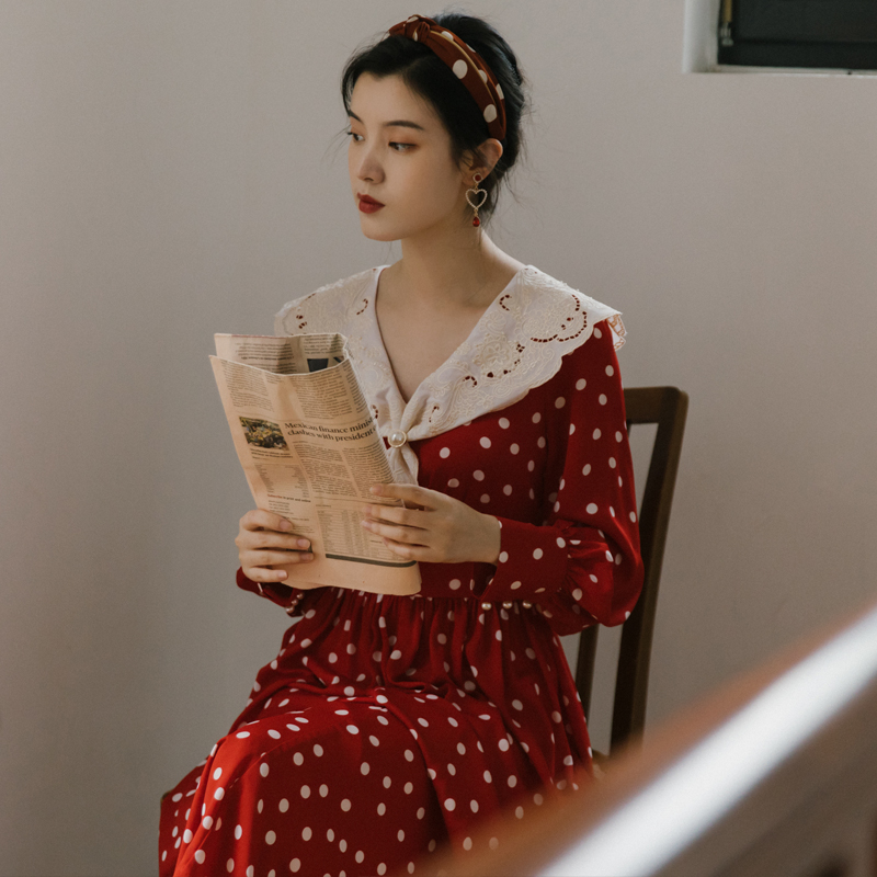 法式复古港风连衣裙长袖红色波点气质裙子2020年新款秋天显瘦减龄