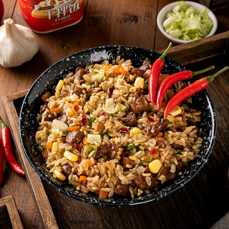 稻花香冲泡米饭香辣牛肉味拌饭户外方便米饭网红懒人速食夜宵6桶