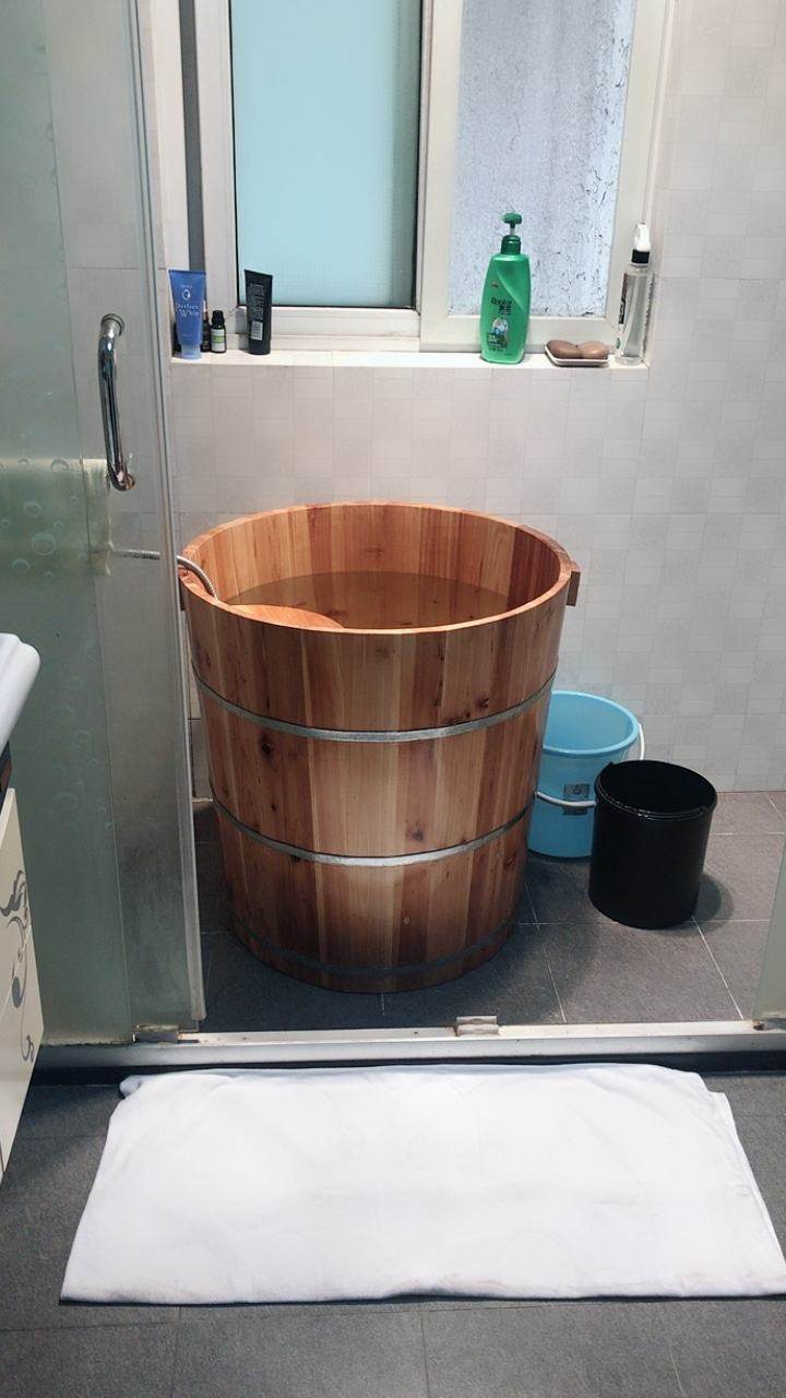 泡澡木桶圆形浴缸加厚浴桶大人汗蒸桶恒温保温沐浴桶