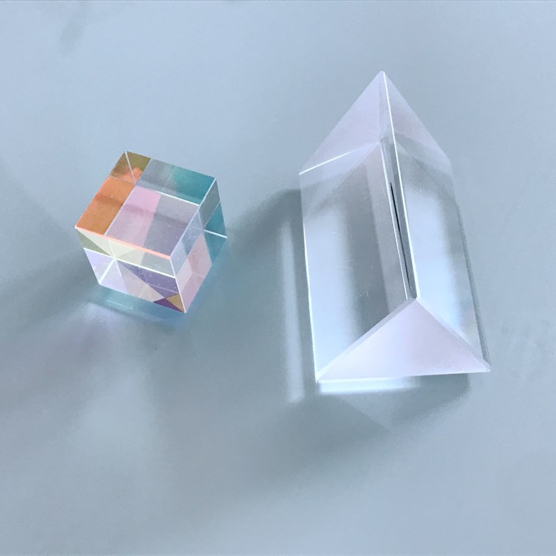 三棱镜棱镜六面光学玻璃儿童拍照照看彩虹摄影菱镜教学仪器