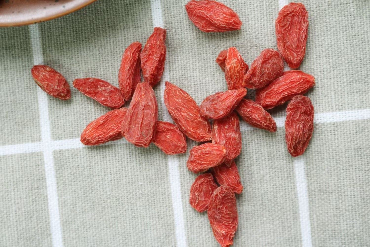 枸杞足干颜色新鲜宁夏两头尖白修长饱满糖分枸杞