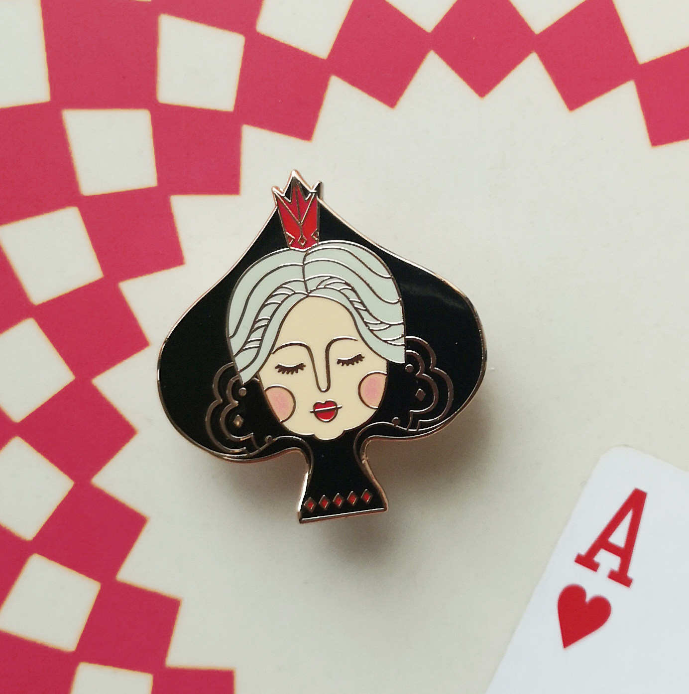 复古黑桃皇后扑克ins设计师女王姐姐气场原创小众胸针