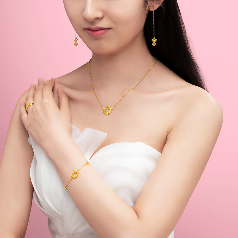 刘璇同款亚一黄金吊坠足金天作之合结缘花环款项颈饰