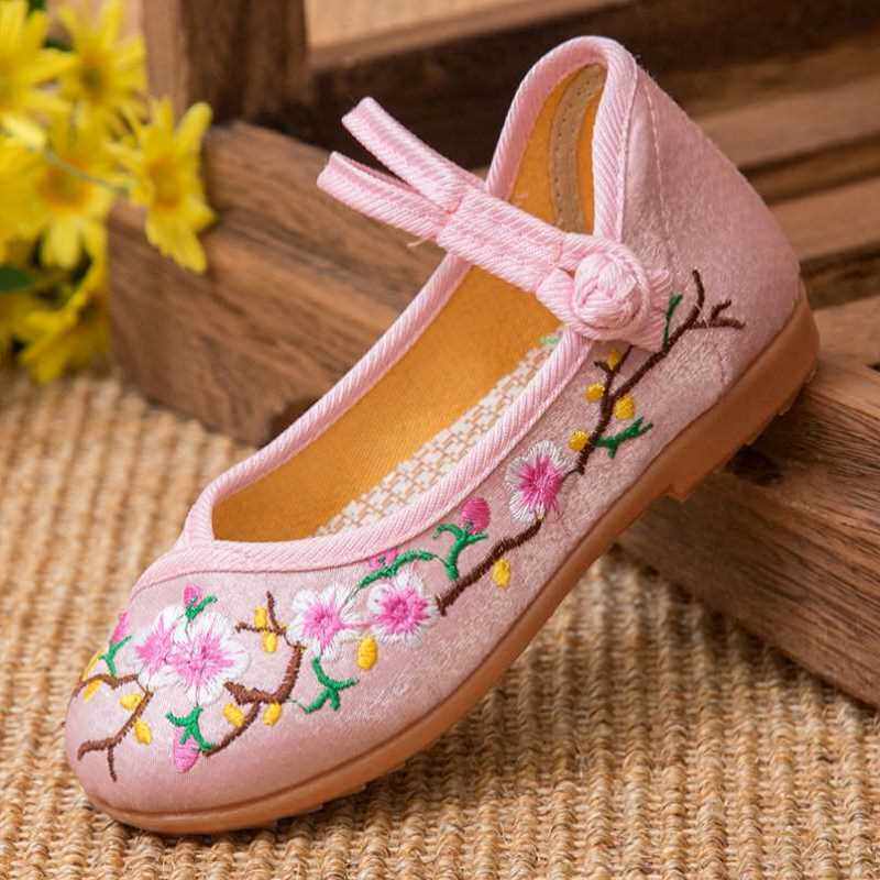 64立即领券购买绣花鞋女童复古民族风老北京布鞋儿童表演舞蹈鞋古风