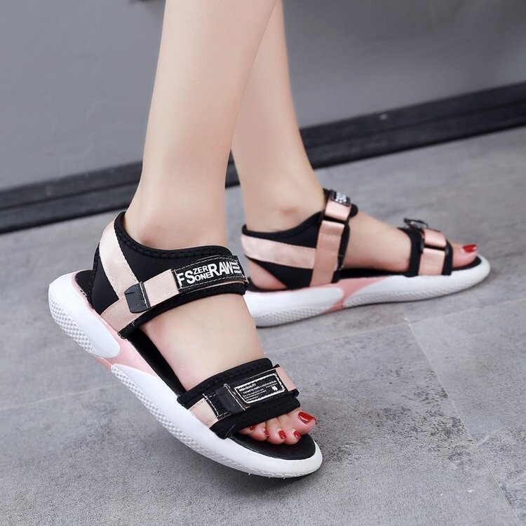 夏季凉鞋沙滩一字平底15岁中大中学生初中女孩时装凉鞋