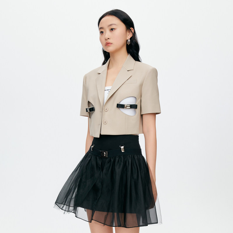 revan芮范2022夏季新品设计师款甜酷风镂空爱心西装