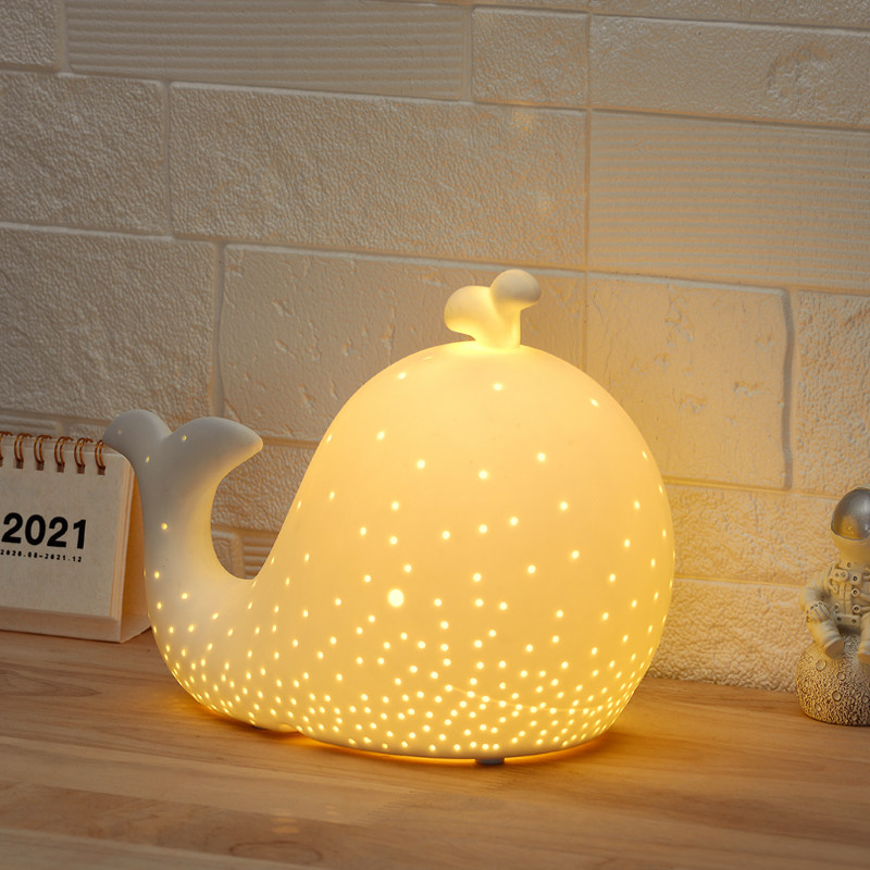 创意陶瓷可爱鲸鱼台灯北欧卧室民宿主题房间小夜灯