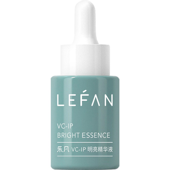 Le VCIP Small Bottle Bottle Essence Brightens Facial Complexion, Dilute Pox And Print White Moon Water To Improve Dark Men And Women. Le VCIP Small Bottle Bottle Essence Brightens Facial Complexion, Dilute Pox And Print White Moon Water To Improve Dark Men And Women.