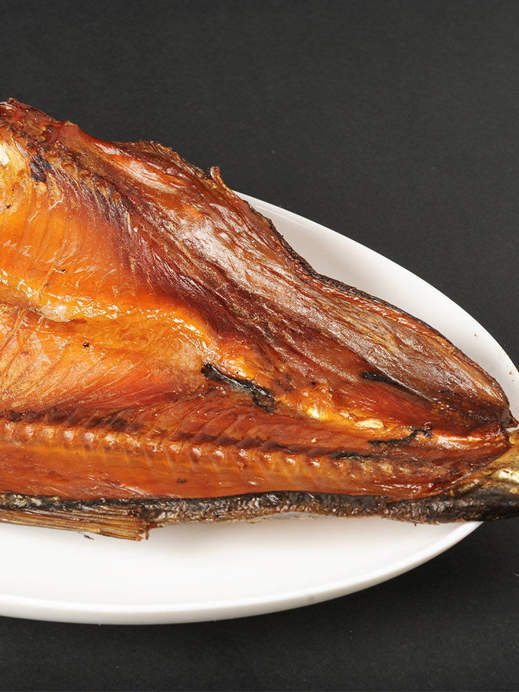 鲢鱼正宗长沙整条湖南特产农家自制柴火烟熏腌肉