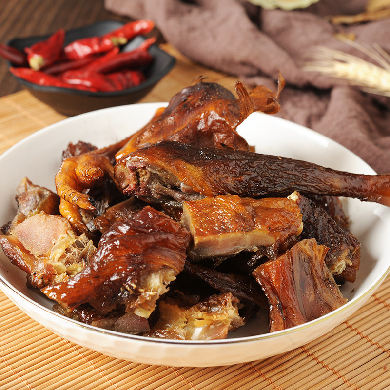 湖南烟熏腊鸡农家散养土鸡自制柴火风干湘西腌肉