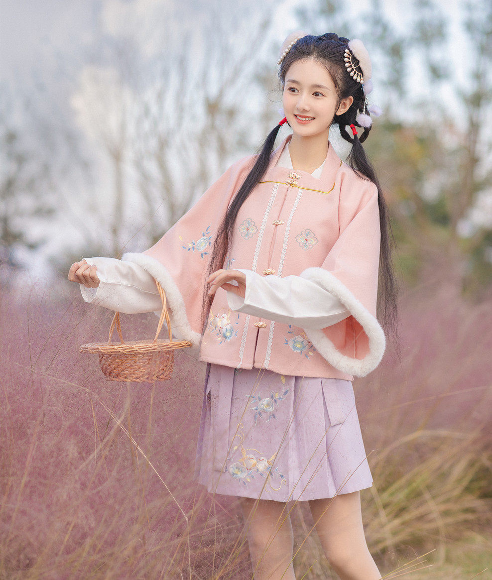 玉术原创汉服女啾啾方领半袖短袄明短裙百迭汉元素汉服
