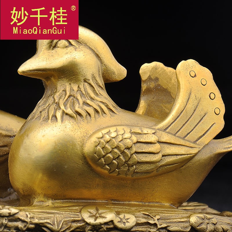3、 Crystal 把兩個人的名字放在鴛鴦和同心圓的吉祥物飾物下面怎麼樣?