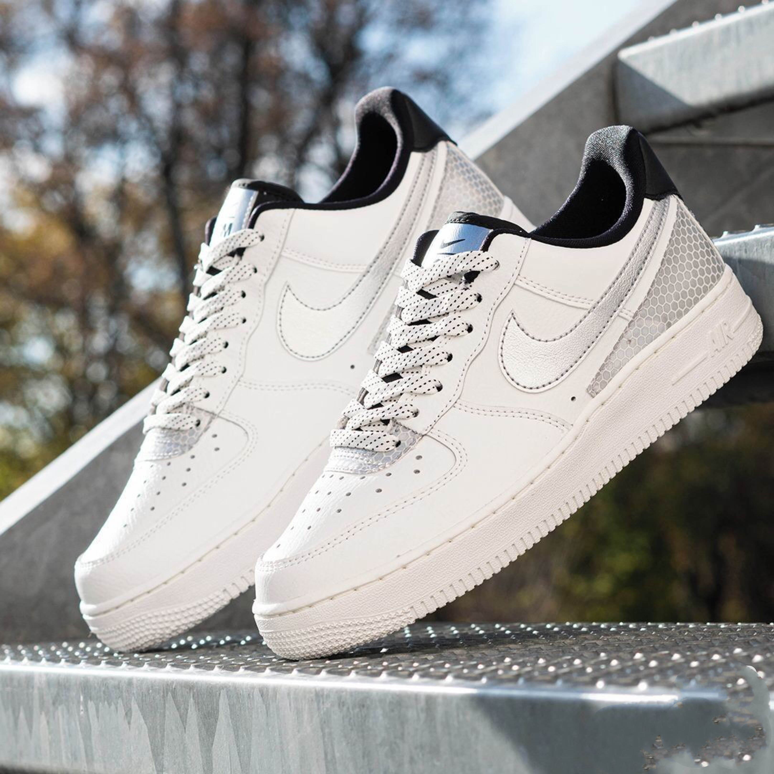 反光黄蜂体育nikeairforce13m白灰板鞋