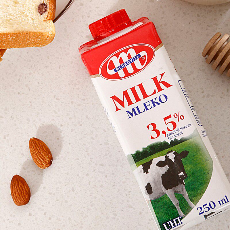 波兰进口纯牛奶全脂250ml牛奶纯奶mlekovita妙亚营养纯牛奶