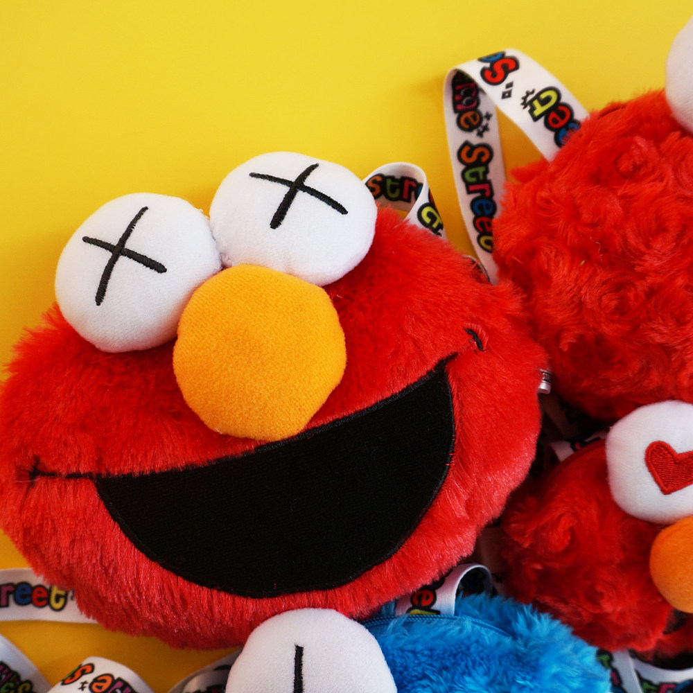 usj环球影城芝麻街艾摩艾比饼干零钱钱包毛绒动漫背包