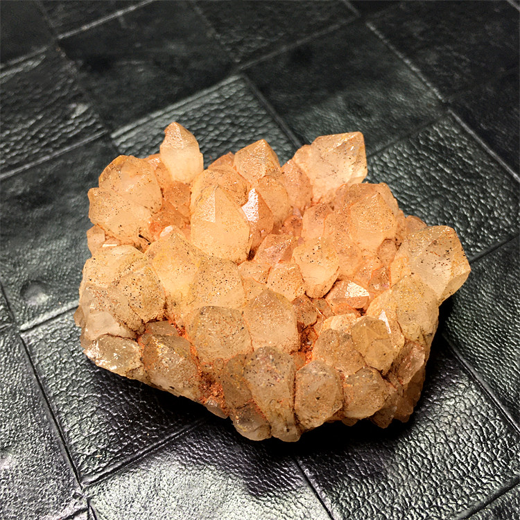 天然原矿水晶草莓晶簇兔毛毛白银山金字塔家居摆件