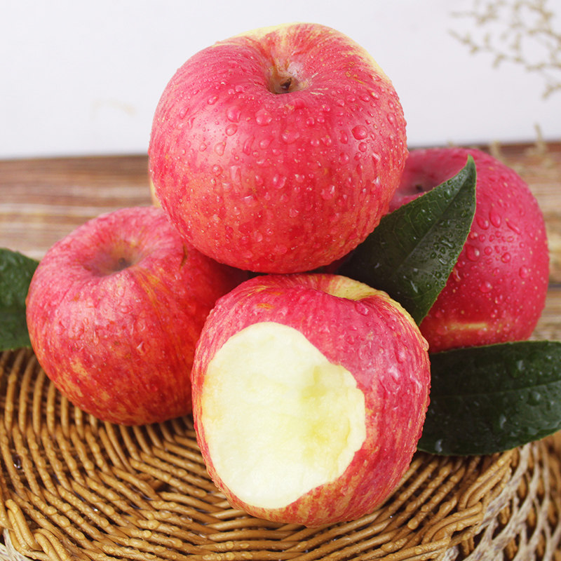 苹果当家甘肃礼县纸袋高原水晶红富士脆甜新鲜苹果