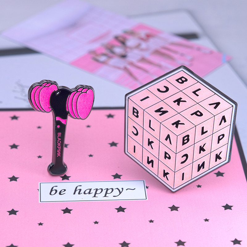 blackpink装饰痛包娃娃玩具二代周边徽章金属棒粉胸针