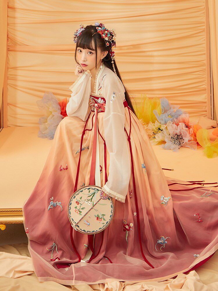 古装绣花褶裙片式一片襟衫酥山女汉玉露蔻儿汉服