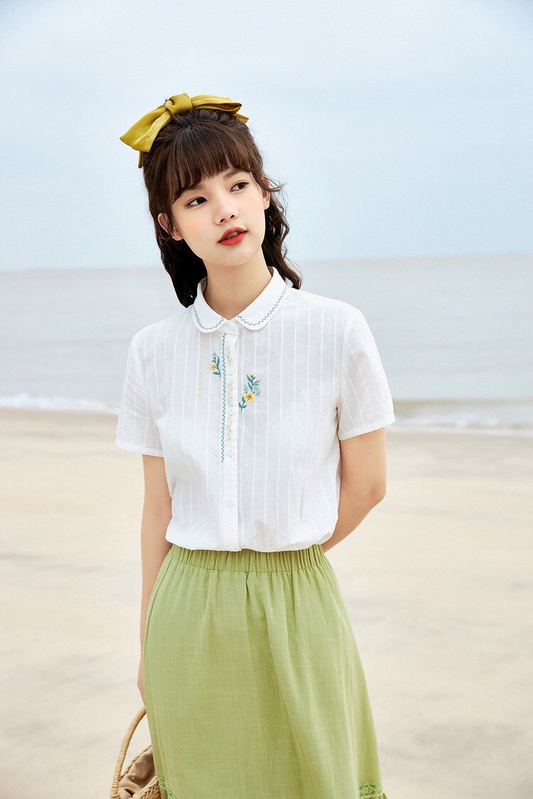茵曼娃娃领白衬衫夏季2021年新款女士文艺绣花衬衫